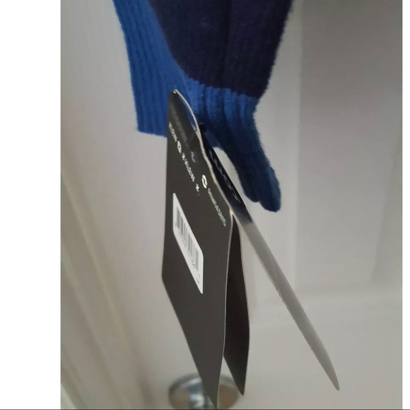 Winnipeg Jets V-Neck Ugly Christmas Sweater - Picture 4 of 4